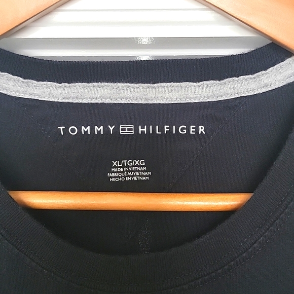 Tommy Hilfiger Men's T- Shirt - Picture 3 of 4
